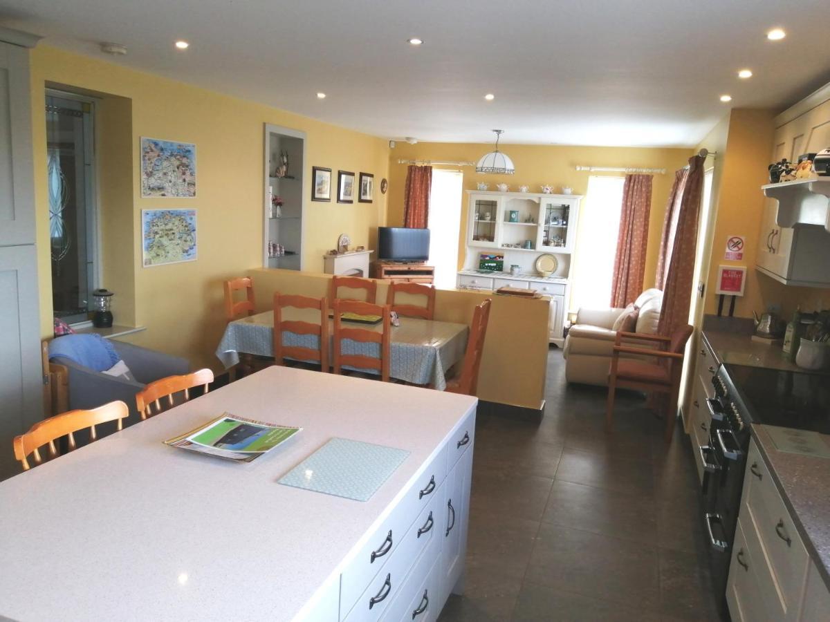 Dark Hedges Causeway Family Escape Villa Ballymoney Exterior photo